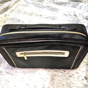 ♠️Estee Lauder Faux Black Leather Zip Cosmetic Bag♠️